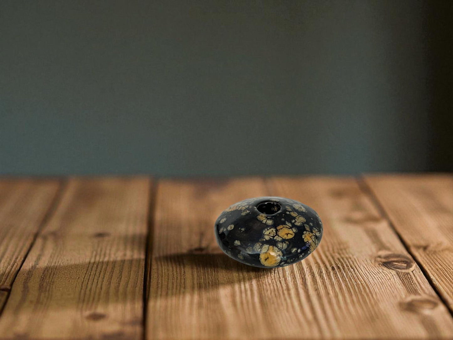 Black Amber – Minimalist Ceramic Holder for 5 mm Candles